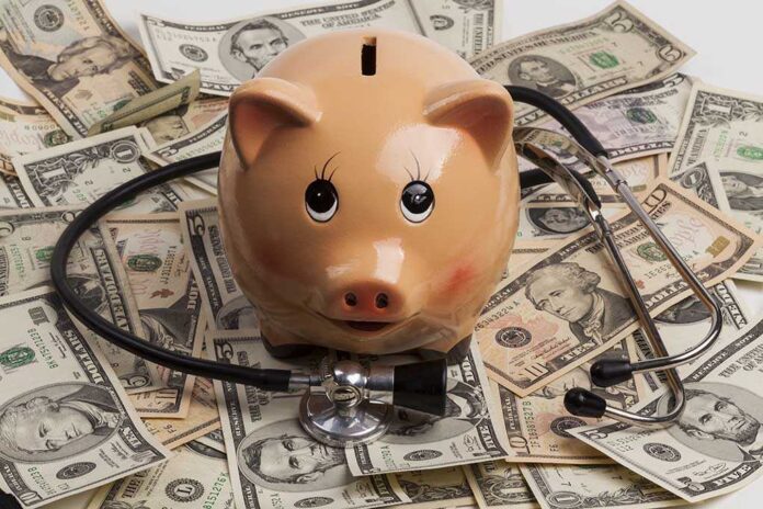 749913631 featured image Money and piggy bank