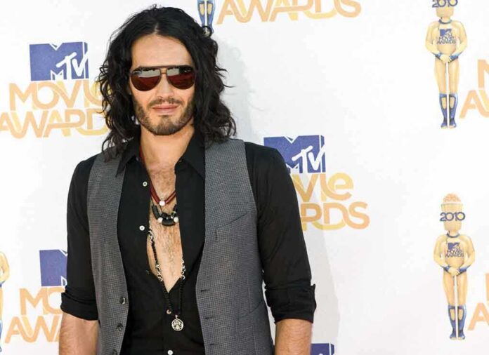 shutterstock_54696271.jpg A man with long hair and sunglasses posing at the MTV Movie Awards